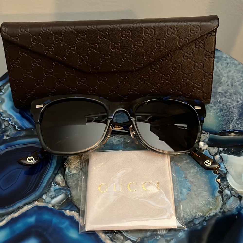 ✨SOLD✨Gucci Sunglasses - Picture 9 of 10